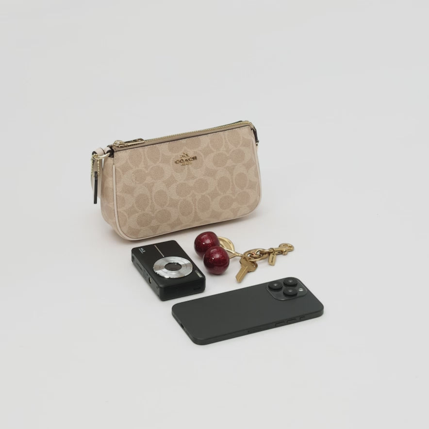 Cargar vídeo: Bolsa Coach Nolita 19 In Signature Canvas
