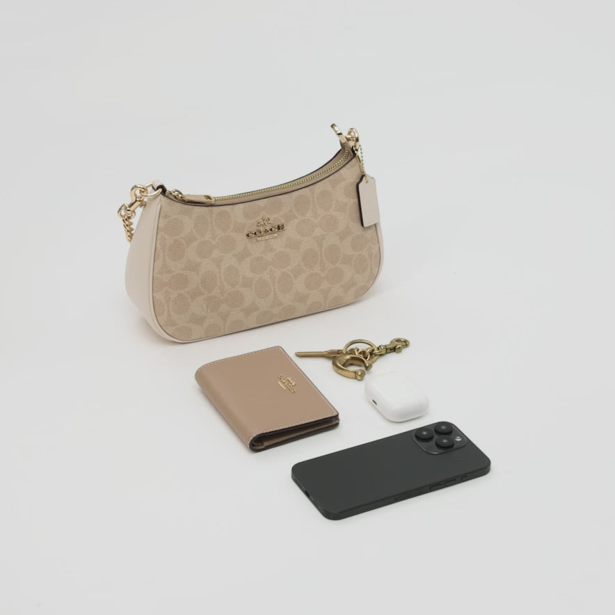 Cargar vídeo: Bolsa Coach Teri Shoulder Bag In Signature Canvas