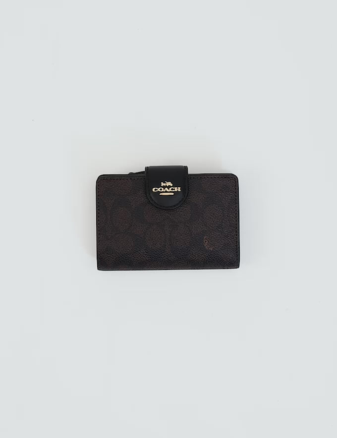 Cargar vídeo: Cartera Coach Medium Corner Zip Wallet In Signature Canvas